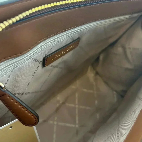 Michael kors purse Sheila Medium Satchel Brown Signature - Picture 8 of 10